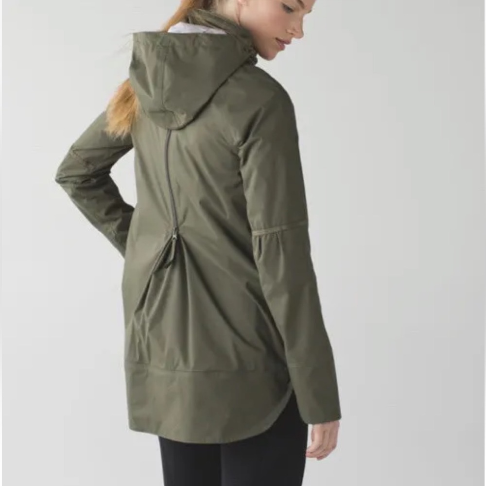 LULULEMON ATHLETICA Fatigue Green FO DRIZZLE RAIN JACKET/ Supreme Coat 4 XS